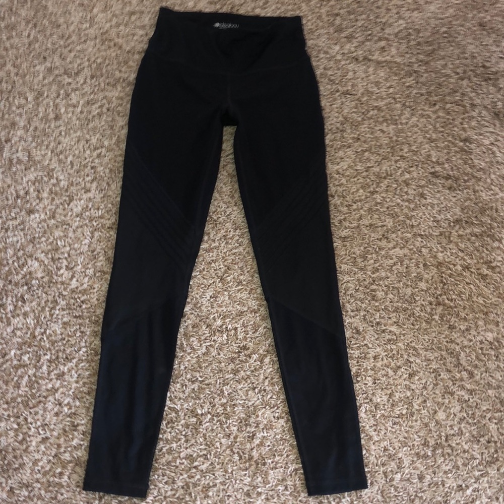 ATHLETIC LEGGINGS
